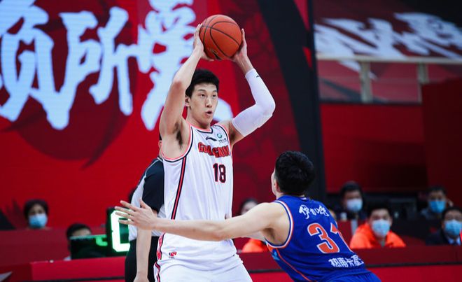 开云下载-欧篮联倒计时；广东宏远转会期内部沟通；细节引发关注；更衣室稳定；更衣室氛围转暖的简单介绍